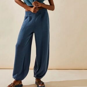 Free People Beach Freya Pleated Tapered Heavy Sweater Jogger Pants Blue Sz M